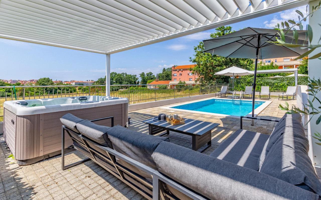 Lotus Villas Resort Pula Buitenkant foto